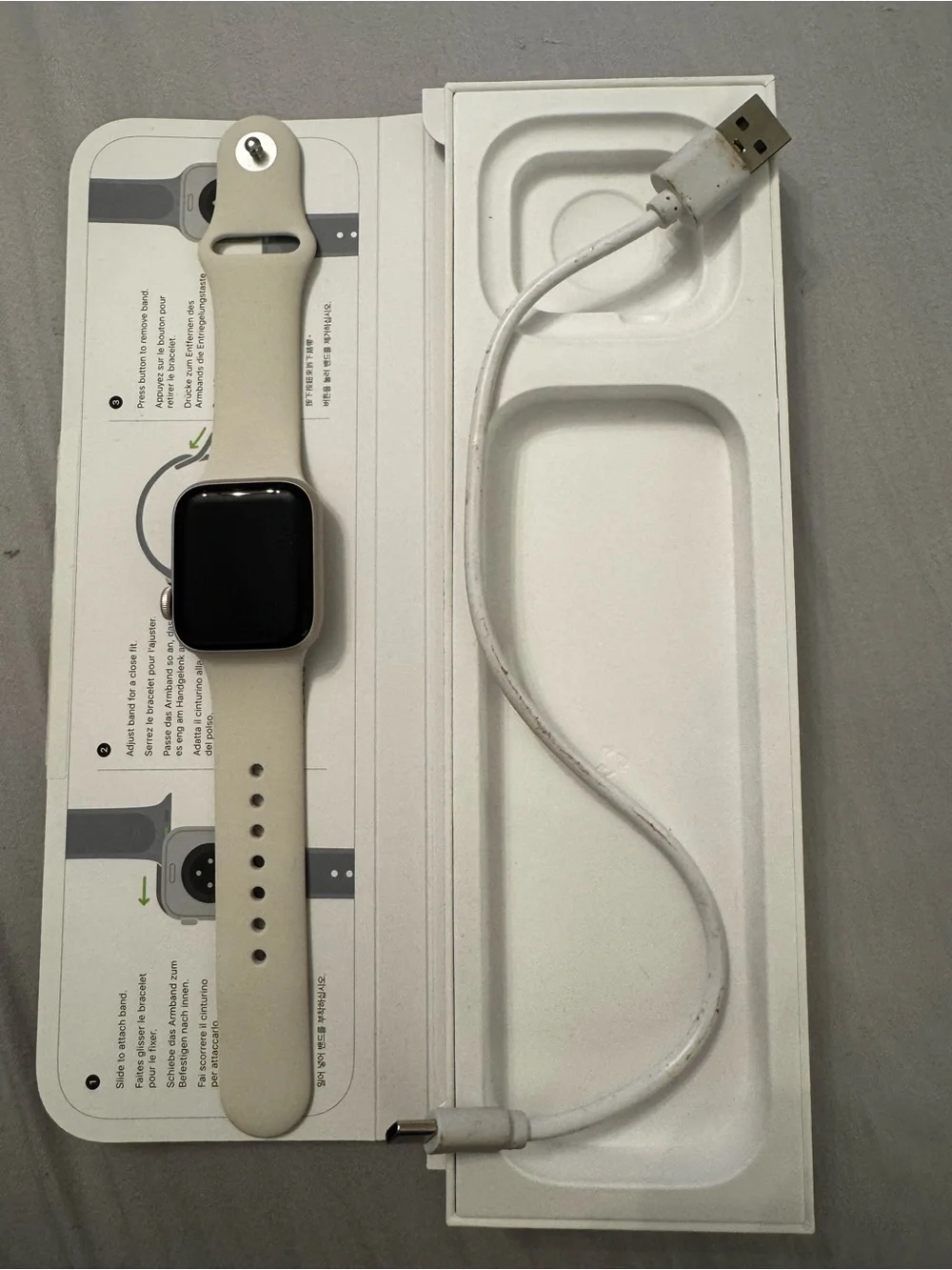 Apple Watch silver trim with Cream/Off-White Sport Band series WATCH SE 40 mm